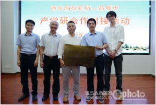 東方1號一帶一路文化創(chuàng)意產(chǎn)品設(shè)計(jì)中心在藝術(shù)學(xué)院授牌成立，深化文化藝術(shù)交流策劃